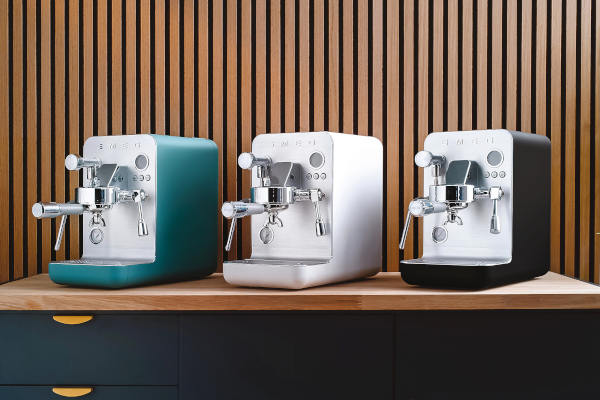 Ekspres do kawy kolbowy Smeg Minipro EMC02